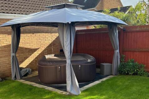 38 Normanton Gazebo.jpg