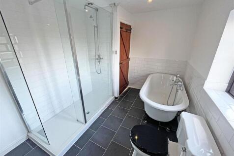 Bathroom1.jpg