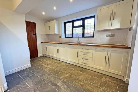Kitchen3.jpg