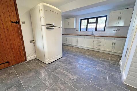Kitchen1.jpg