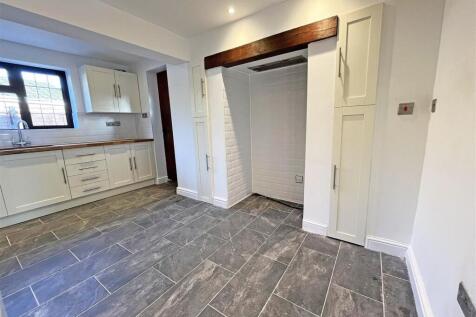 Kitchen2.jpg
