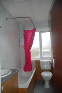 6. Bathroom 25 Main st.JPG