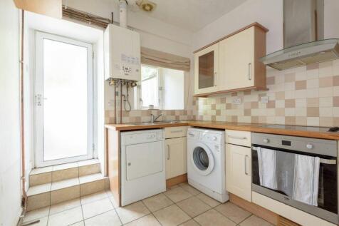 4. Kitchen 1.jpeg