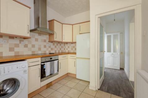 5. Kitchen 2.jpeg