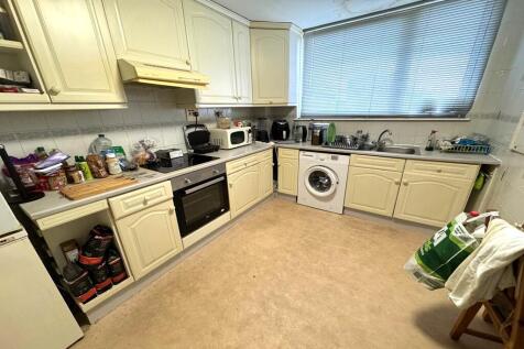 3. Kitchen.jpeg