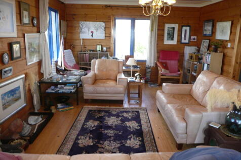 4. Lounge 2.JPG