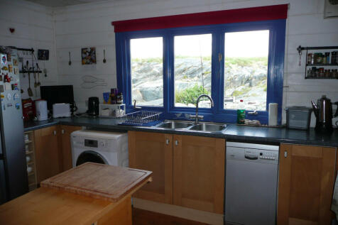 6. Kitchen.JPG