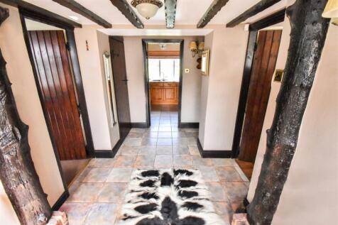 hallway17162842291716796736.jpg