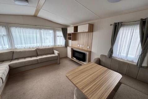 plot 61 lounge x 2.jpg