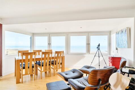 St Mildreds Gardens 2 Bedroom Apartment -  Dining 