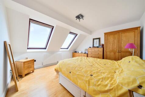 St Mildreds Gardens 2 Bedroom Apartment -  Bedroom