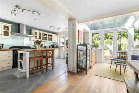 Kitchen/Dining Area
