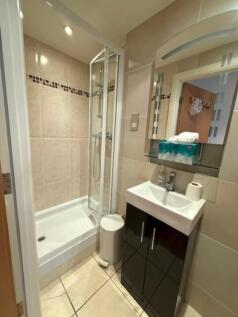 bathropom 1 hh
