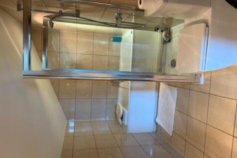 bathroom 2 hh
