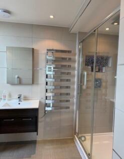 bathroom 3 hh