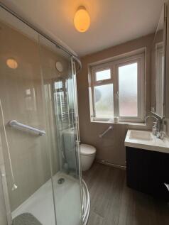 bathroom 1 leighton