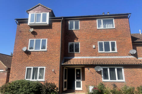 A 1-bedroom first-floor flat to rent