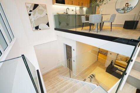 Show Flat - Mitcham Rd Sw17 (3).jpg