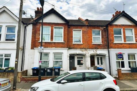 University Road Colliers Wood London 2 bed flat fo