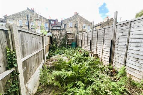University Road Colliers Wood London 2 bed flat fo