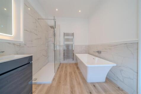 En suite Bathroom