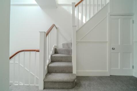 Middle floor staircase