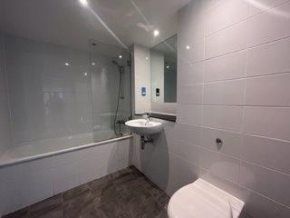 Bathroom (18).jpg