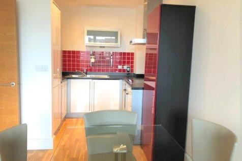 dining kitchen area (2).jpg