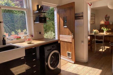 Kitchen b.jpg