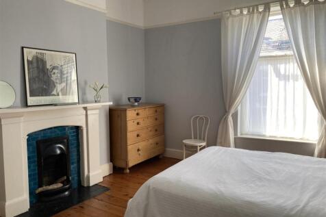 Bedroom 1 b.jpg