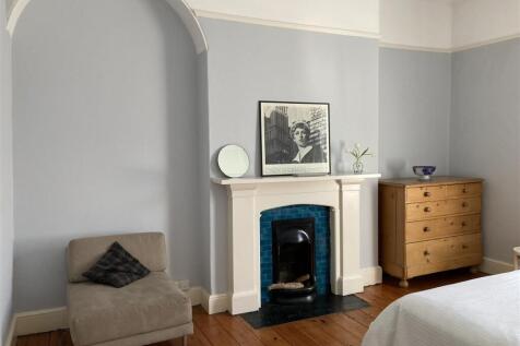 Bedroom 1 a.jpg
