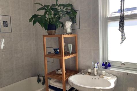 Bathroom a.jpg