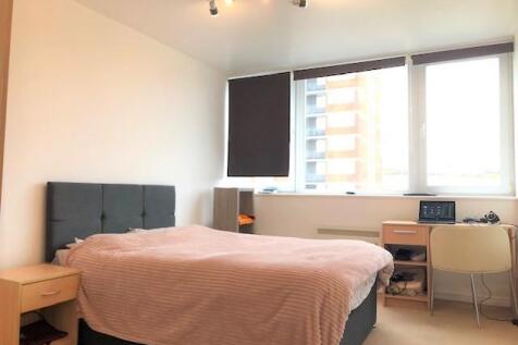 bedroom one (2).jpg