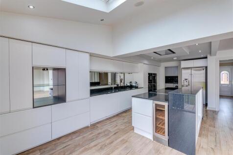 33 Naburn Dr_14.jpg
