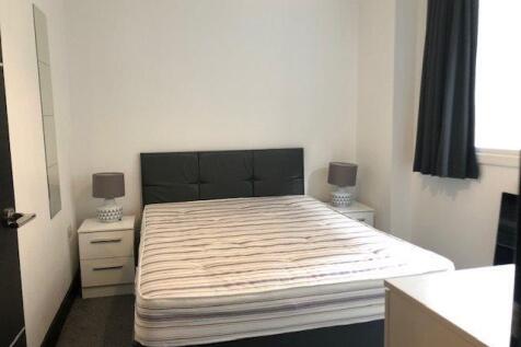 bedroom one (8).jpg