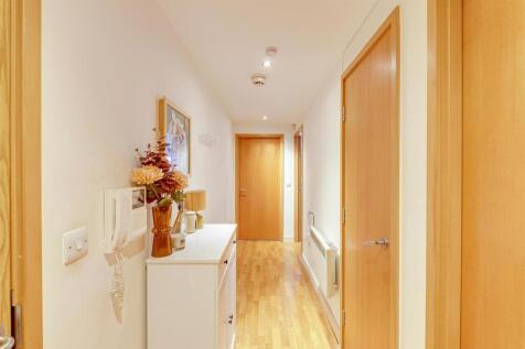 81 Hudson Gardens_2.jpg