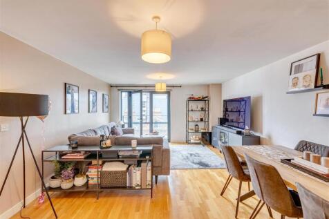 81 Hudson Gardens_5.jpg