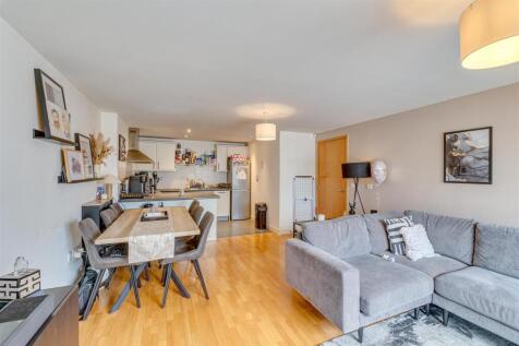 81 Hudson Gardens_8.jpg
