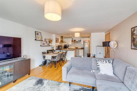 81 Hudson Gardens_9.jpg