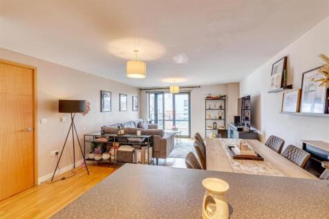81 Hudson Gardens_7.jpg