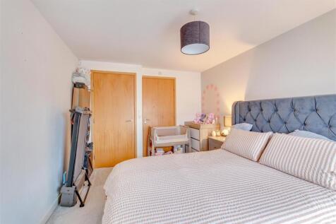 81 Hudson Gardens_12.jpg