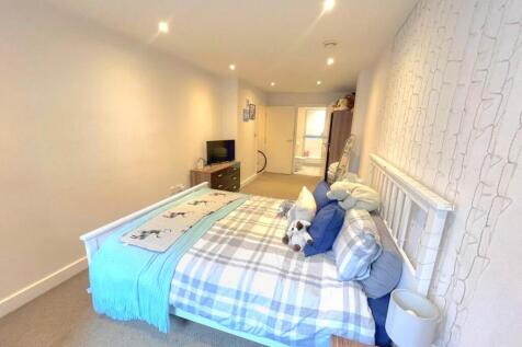 bedroom one.jpg