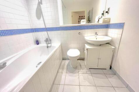 Main bathroom.jpg