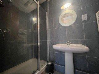 2 1 Brunswick Street - Ensuite.jpg
