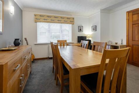 Dining Room/Bed 5