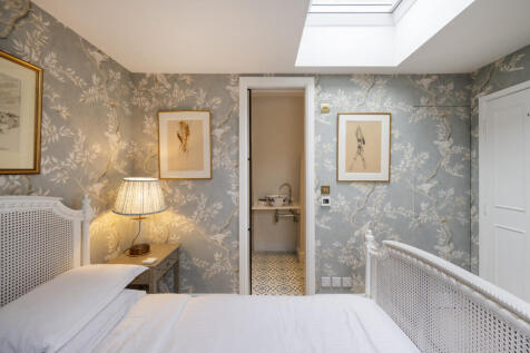 Private Realtor-23 Royal Crescent Mews-23_Lo