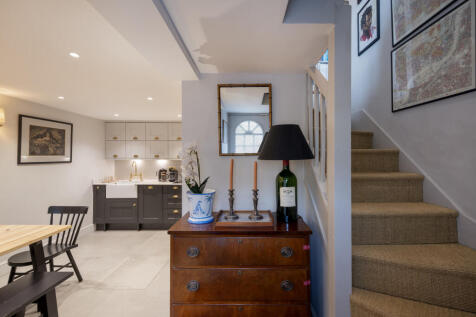Private Realtor-23 Royal Crescent Mews-8_Lo