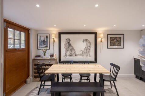 Private Realtor-23 Royal Crescent Mews-11_Lo