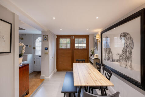 Private Realtor-23 Royal Crescent Mews-12_Lo