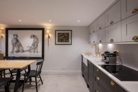 Private Realtor-23 Royal Crescent Mews-6_Lo